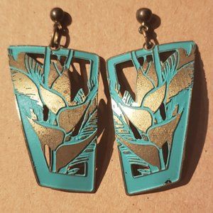 Nice green/gold tone pierced earrings